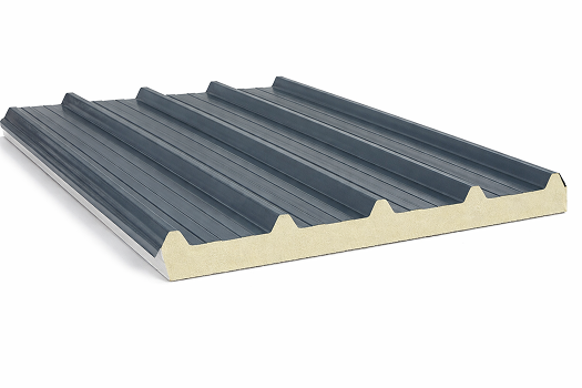 Geïsoleerd sandwichpaneel voor professionele industriële dakrenovatie.